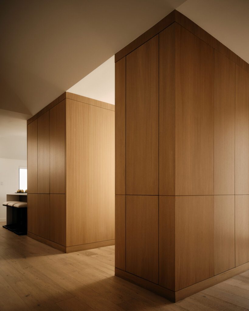 alloi-architecture-construction-syntax-hillside-house-lr-03-volumetric-wood-cabinets